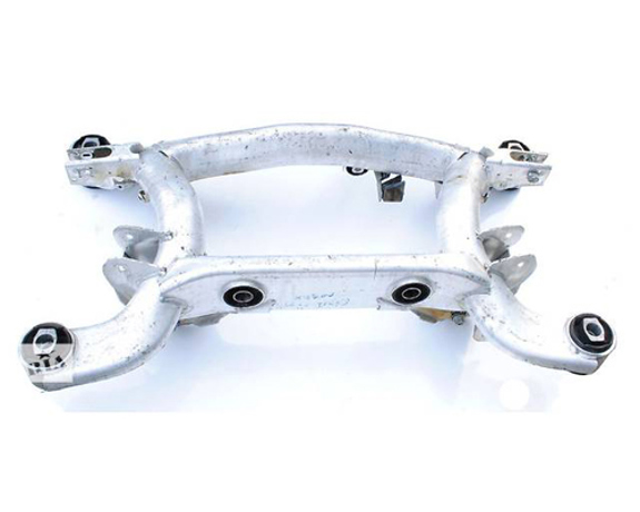 Subchasis trasero soporte motor Toyota Corolla (E21)