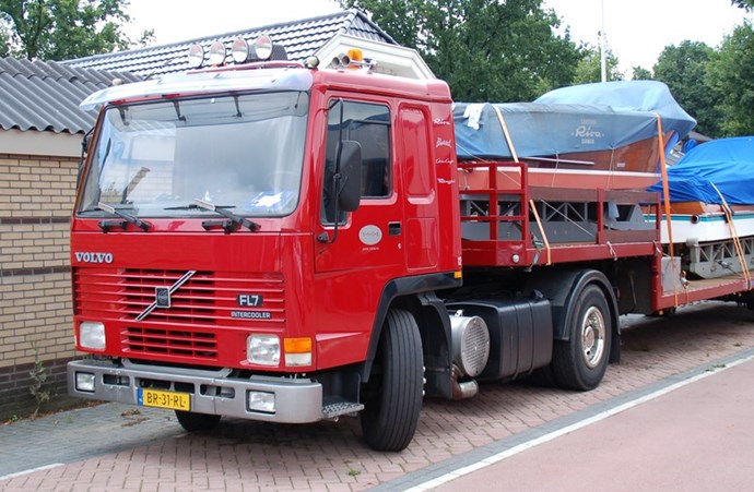 Volvo Trucks FL7